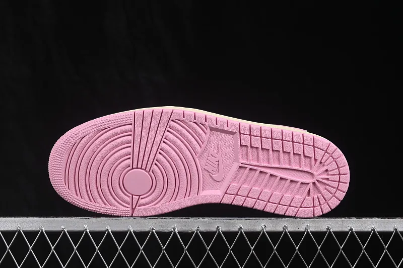 All categories Air Jordan Jordan series basketball shoes Air Jordan 1 Low GX foreign trade version Travis Scott x Air Jordan 1 Low OG AJ1 Joe 1 undercut low top full head layer IQ7604-100